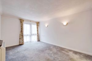 LIVING ROOM- click for photo gallery